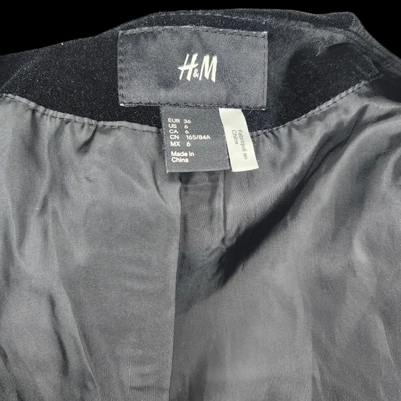 H&M Black Velvet Cropped Jacket- 6 - Picture 4 of 5